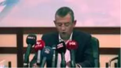 CHP Grup Başkanvekili Özgür Özel, günlük değerlendirme toplantısı yaptı CHP Grup Başkanvekili Özgür Özel, günlük değerlendirme toplantısı yaptı
