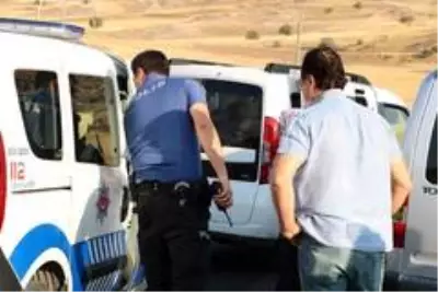 Emekli vatandaşın ev parasını çalan hırsızlar, Sivas'ta yakalandı Emekli vatandaşın ev parasını çalan hırsızlar, Sivas'ta yakalandı