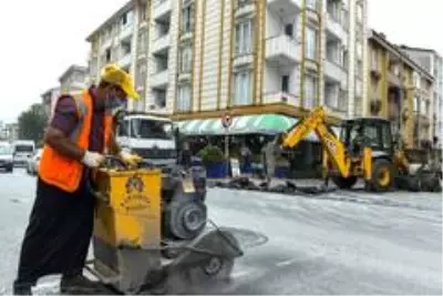 Esenyurt'ta cadde ve sokaklar yenileniyor Esenyurt'ta cadde ve sokaklar yenileniyor