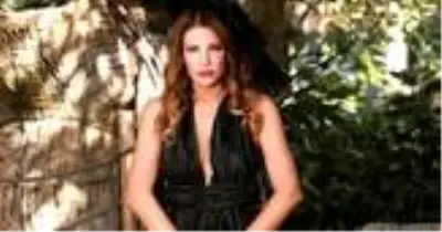 Esra Sönmezer kimdir? Esra Sönmezer kaç yaşında? Esra Sönmezer'in rol aldığı filmler Esra Sönmezer kimdir? Esra Sönmezer kaç yaşında? Esra Sönmezer'in rol aldığı filmler