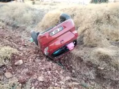 Yoldan çıkan otomobil kanala devrildi: 5 yaralı Yoldan çıkan otomobil kanala devrildi: 5 yaralı