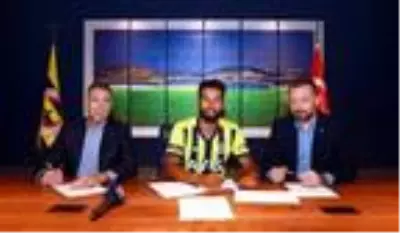Fenerbahçe, Nazım Sangare ile 4 yıllık sözleşme imzaladı Fenerbahçe, Nazım Sangare ile 4 yıllık sözleşme imzaladı