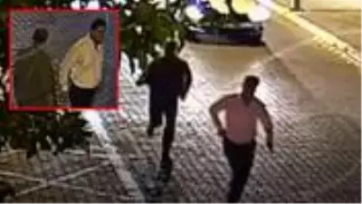 Fethiye Belediye Başkanı ile korumasının bir tatilcinin aracına zarar verdiği görüntüler ortaya çıktı Fethiye Belediye Başkanı ile korumasının bir tatilcinin aracına zarar verdiği görüntüler ortaya çıktı