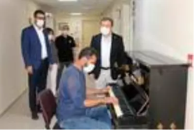Halk Eğitim Müdürlüğü?ndeki 200 yıllık piyano ilgi çekiyor Halk Eğitim Müdürlüğü?ndeki 200 yıllık piyano ilgi çekiyor