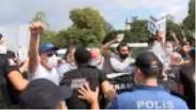İBB önünde eylem yapan servisçiler ile polis ekipleri arasında arbede çıktı İBB önünde eylem yapan servisçiler ile polis ekipleri arasında arbede çıktı