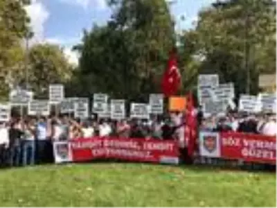 İBB önünde eylem yapan servisçiler ile polis ekipleri arasında arbede çıktı İBB önünde eylem yapan servisçiler ile polis ekipleri arasında arbede çıktı