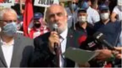 İBB önünde eylem yapan servisçiler ile polis ekipleri arasında arbede çıktı İBB önünde eylem yapan servisçiler ile polis ekipleri arasında arbede çıktı