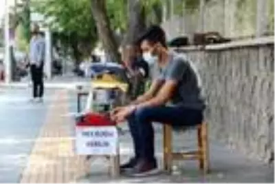 Diyarbakır'da arzuhalcilik yapan lise mezunu genç, HES kodu zorunluluğunu gelir kaynağına dönüştürdü Diyarbakır'da arzuhalcilik yapan lise mezunu genç, HES kodu zorunluluğunu gelir kaynağına dönüştürdü