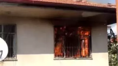 Hırsızlar bunu da yaptı! Yaşlı adamın 80 bin lirasını çalıp evi ateşe verdiler Hırsızlar bunu da yaptı! Yaşlı adamın 80 bin lirasını çalıp evi ateşe verdiler