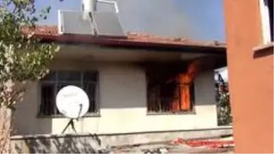 Hırsızlar bunu da yaptı! Yaşlı adamın 80 bin lirasını çalıp evi ateşe verdiler Hırsızlar bunu da yaptı! Yaşlı adamın 80 bin lirasını çalıp evi ateşe verdiler