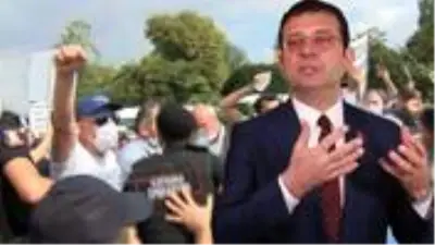 İBB önünde eylem yapan servisçiler ile polis ekipleri arasında arbede çıktı İBB önünde eylem yapan servisçiler ile polis ekipleri arasında arbede çıktı