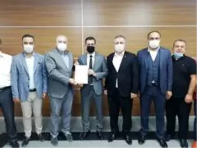 İl Başkanlığı'na seçilen Cahit Çıkmaz mazbatasını aldı İl Başkanlığı'na seçilen Cahit Çıkmaz mazbatasını aldı