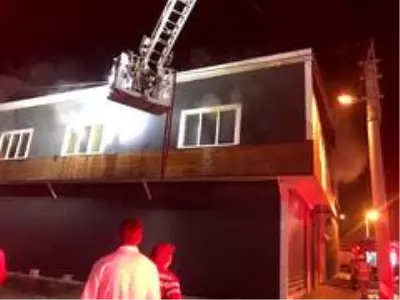İzmir'de marangoz atölyesinde korkutan yangın İzmir'de marangoz atölyesinde korkutan yangın