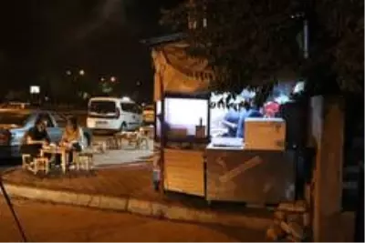 Kahramanmaraşlı kebapçı, çalışacak eleman bulamayınca çareyi yazdığı ilanda içini dökmekte buldu Kahramanmaraşlı kebapçı, çalışacak eleman bulamayınca çareyi yazdığı ilanda içini dökmekte buldu