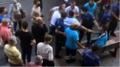 Bu da karton toplama kavgası! Başında cam şişe kırdılar, ortalık birbirine girdi Bu da karton toplama kavgası! Başında cam şişe kırdılar, ortalık birbirine girdi