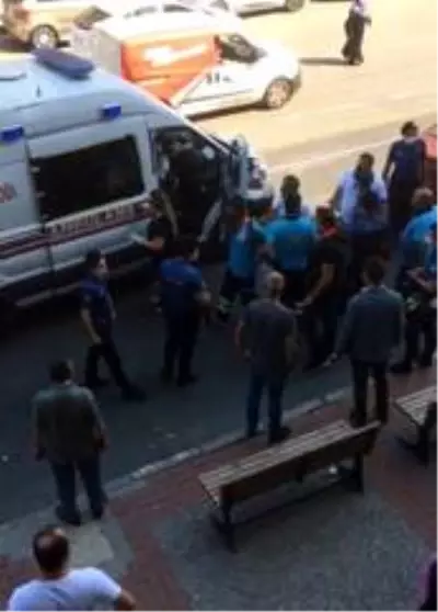 Bu da karton toplama kavgası! Başında cam şişe kırdılar, ortalık birbirine girdi Bu da karton toplama kavgası! Başında cam şişe kırdılar, ortalık birbirine girdi