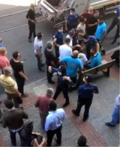 Karton toplama kavgasında kan döküldü, ortalık karıştı Karton toplama kavgasında kan döküldü, ortalık karıştı