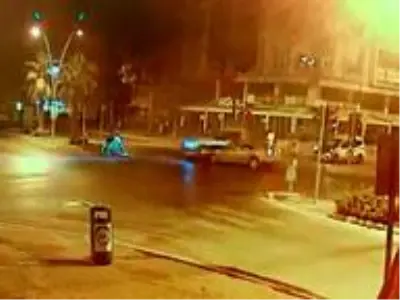 Son dakika haber | Kaza yapıp üzerine gelen araçları son anda gördü, ölümden öndü Son dakika haber | Kaza yapıp üzerine gelen araçları son anda gördü, ölümden öndü