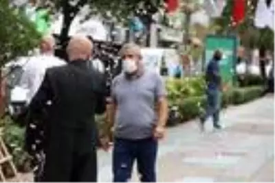 Vatandaşlara korkutan sürpriz...Aniden ortaya çıktılar, maskesini doğru takanları tiyatro bileti... Vatandaşlara korkutan sürpriz...Aniden ortaya çıktılar, maskesini doğru takanları tiyatro bileti...