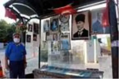 Otobüs durağını evi gibi süsledi Otobüs durağını evi gibi süsledi