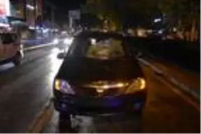 Yolun karşısına geçmeye çalışırken otomobil çarpan yaya, metrelerce sürüklendi Yolun karşısına geçmeye çalışırken otomobil çarpan yaya, metrelerce sürüklendi