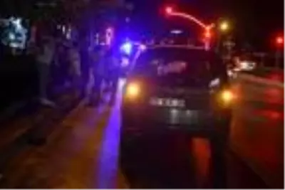 Yolun karşısına geçmeye çalışırken otomobil çarpan yaya, metrelerce sürüklendi Yolun karşısına geçmeye çalışırken otomobil çarpan yaya, metrelerce sürüklendi