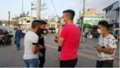 Polisin ceza yazıp maske verdiği kişi, 5 dakika sonra yine maskesiz yakalandı Polisin ceza yazıp maske verdiği kişi, 5 dakika sonra yine maskesiz yakalandı