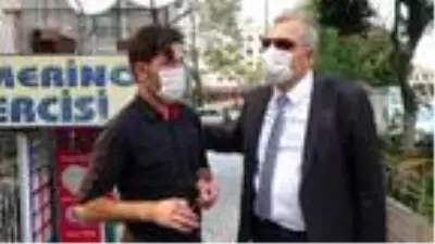 Polisin ceza yazıp, maske verdiği kişi, 5 dakika sonra yine maskesiz yakalandı Polisin ceza yazıp, maske verdiği kişi, 5 dakika sonra yine maskesiz yakalandı