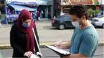 Polisin ceza yazıp maske verdiği kişi, 5 dakika sonra yine maskesiz yakalandı Polisin ceza yazıp maske verdiği kişi, 5 dakika sonra yine maskesiz yakalandı