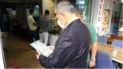 Polisin ceza yazıp maske verdiği kişi, 5 dakika sonra yine maskesiz yakalandı Polisin ceza yazıp maske verdiği kişi, 5 dakika sonra yine maskesiz yakalandı