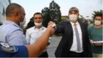 Polisin ceza yazıp maske verdiği kişi, 5 dakika sonra yine maskesiz yakalandı Polisin ceza yazıp maske verdiği kişi, 5 dakika sonra yine maskesiz yakalandı