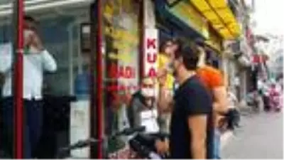Polisin ceza yazıp maske verdiği kişi, 5 dakika sonra yine maskesiz yakalandı Polisin ceza yazıp maske verdiği kişi, 5 dakika sonra yine maskesiz yakalandı