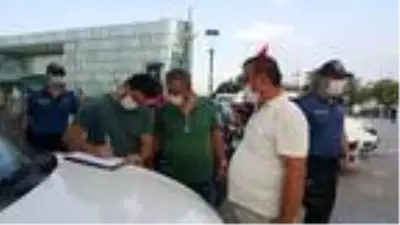 Polisin ceza yazıp, maske verdiği kişi, 5 dakika sonra yine maskesiz yakalandı Polisin ceza yazıp, maske verdiği kişi, 5 dakika sonra yine maskesiz yakalandı