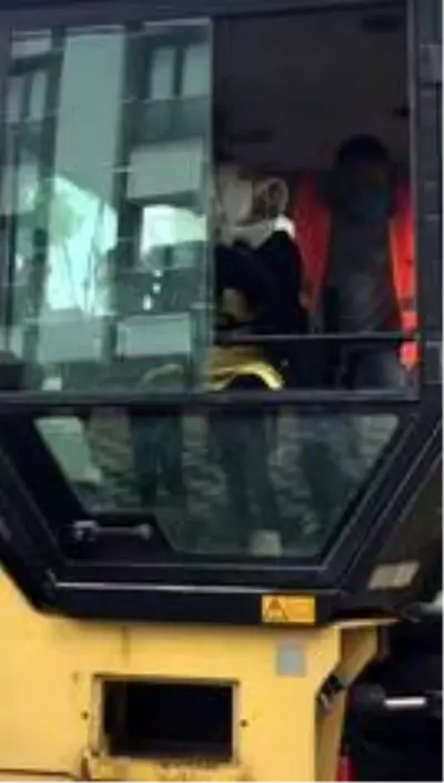 Sancaktepe Belediye Başkanı Döğücü'nün silindir operatörlüğü ustalara taş çıkarttı Sancaktepe Belediye Başkanı Döğücü'nün silindir operatörlüğü ustalara taş çıkarttı