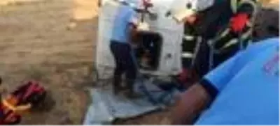 Şarampole devrilen TIR'ın şoförü yaralandı Şarampole devrilen TIR'ın şoförü yaralandı