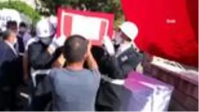 Son dakika! Şehit polis memuru Onur Küçük son yolculuğuna uğurlandı Son dakika! Şehit polis memuru Onur Küçük son yolculuğuna uğurlandı