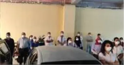 Koronaya yenik düşen Şehri ebenin cenazesi, hastaneden meslektaşlarının gözü önünde çıkartıldı Koronaya yenik düşen Şehri ebenin cenazesi, hastaneden meslektaşlarının gözü önünde çıkartıldı