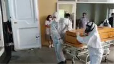 Koronaya yenik düşen Şehri ebenin cenazesi, hastaneden meslektaşlarının gözü önünde çıkartıldı Koronaya yenik düşen Şehri ebenin cenazesi, hastaneden meslektaşlarının gözü önünde çıkartıldı