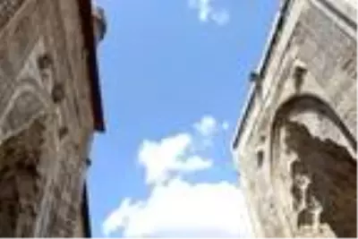 Selçuklu ve Moğollar arasındaki güç gösterisi 'Medrese' olup yüks Selçuklu ve Moğollar arasındaki güç gösterisi 'Medrese' olup yüks