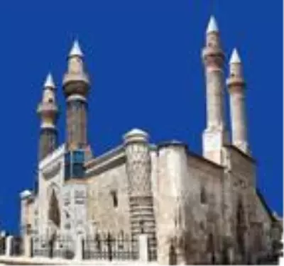 Selçuklu ve Moğollar arasındaki güç gösterisi 'Medrese' olup yüks Selçuklu ve Moğollar arasındaki güç gösterisi 'Medrese' olup yüks