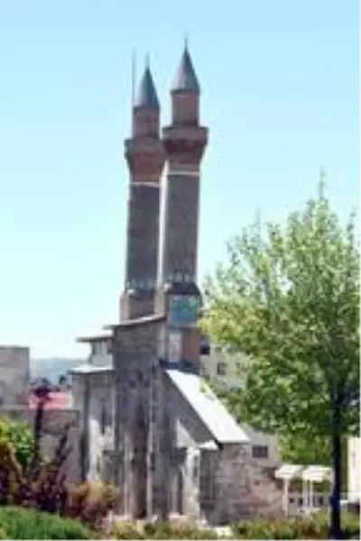 Selçuklu ve Moğollar arasındaki güç gösterisi 'Medrese' olup yüks Selçuklu ve Moğollar arasındaki güç gösterisi 'Medrese' olup yüks