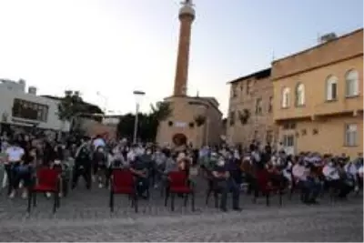 Siirt'te 'Işık hadisesi'ni izlemek için vatandaşlar bir araya geldiler Siirt'te 'Işık hadisesi'ni izlemek için vatandaşlar bir araya geldiler