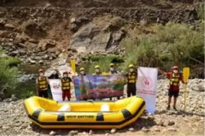 Şırnak'ta sosyal mesafeli rafting Şırnak'ta sosyal mesafeli rafting