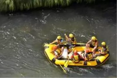 Şırnak'ta sosyal mesafeli rafting Şırnak'ta sosyal mesafeli rafting