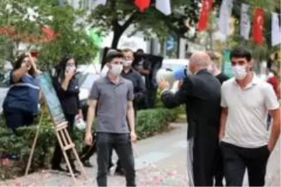 Vatandaşlara korkutan sürpriz...Aniden ortaya çıktılar, maskesini doğru takanları tiyatro bileti... Vatandaşlara korkutan sürpriz...Aniden ortaya çıktılar, maskesini doğru takanları tiyatro bileti...