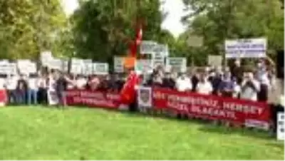 Taksiciler ve servisçiler İBB yönetimini protesto etti Taksiciler ve servisçiler İBB yönetimini protesto etti