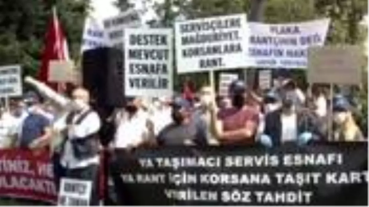 Taksiciler ve servisçilerden İBB önünde eylem: Taleplerimiz dikkate alınmalı