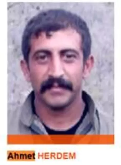 Son dakika haberleri... Turuncu listedeki terörist el bombası ile intihar eylemi yapmak isterken yakalandı Son dakika haberleri... Turuncu listedeki terörist el bombası ile intihar eylemi yapmak isterken yakalandı