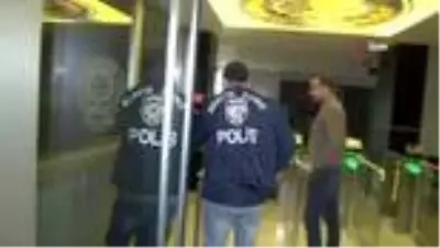 Ukrayna'da 2 Türk kızını vahşice öldüren zanlı, 2 kez ağırlaştırılmış müebbet hapse mahkum edildi Ukrayna'da 2 Türk kızını vahşice öldüren zanlı, 2 kez ağırlaştırılmış müebbet hapse mahkum edildi