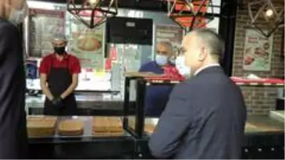 Ümraniye'de pazar ve iş yerlerinde korona denetimleri sürüyor Ümraniye'de pazar ve iş yerlerinde korona denetimleri sürüyor